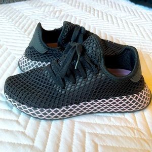 Adidas Deerupt Shoes